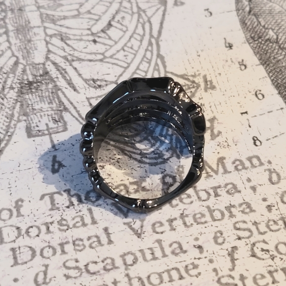 Hand Bones Ring - Picture 3 of 3